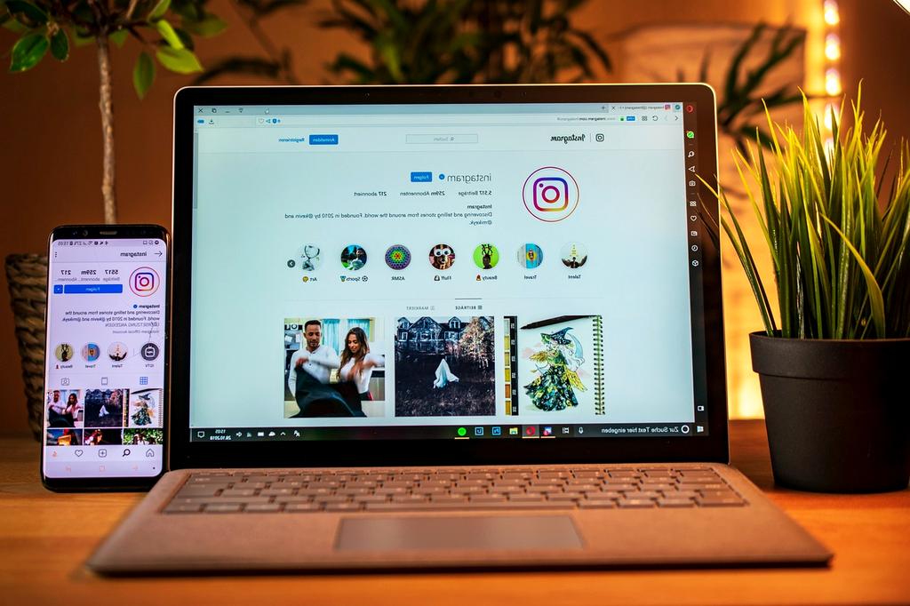 Analyst monitoring social media feeds and news streams